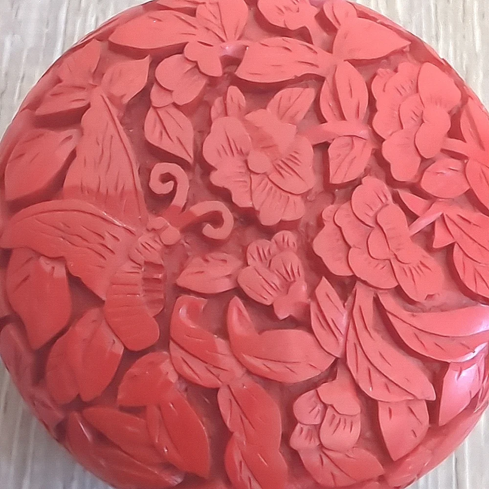 Vintage Chinese Cinnabar Carved Trinket Pill Box